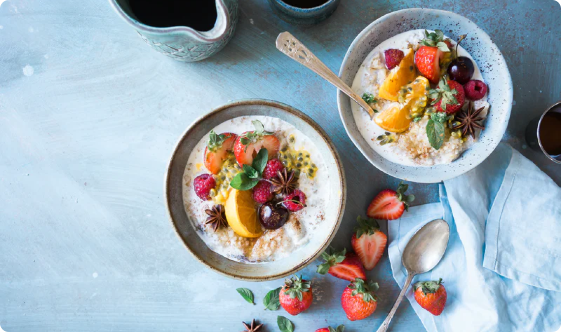 A bowl of cereal with fruit 